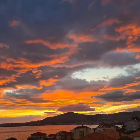 Brand New 3br With Rooftop Sea View & Pool Fiorentini Ciovo アパート トロギール