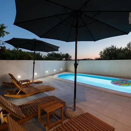 Brand New 3br With Rooftop Sea View & Pool Fiorentini Ciovo アパート *