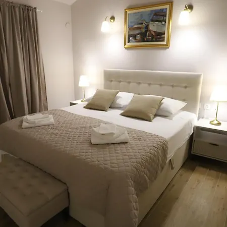 アパート Brand New 3br With Rooftop Sea View & Pool Fiorentini Ciovo トロギール