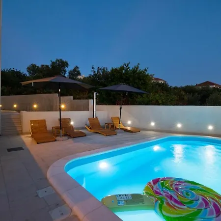 Brand New 3br With Rooftop Sea View & Pool Fiorentini Ciovo شقة *