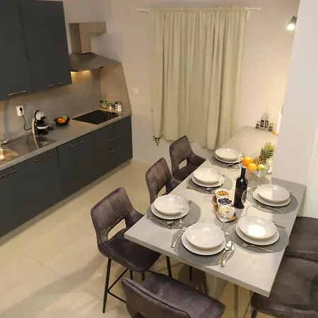 Brand New 3br With Rooftop Sea View & Pool Fiorentini Ciovo شقة *