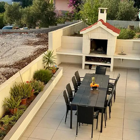 Brand New 3br With Rooftop Sea View & Pool Fiorentini Ciovo شقة *